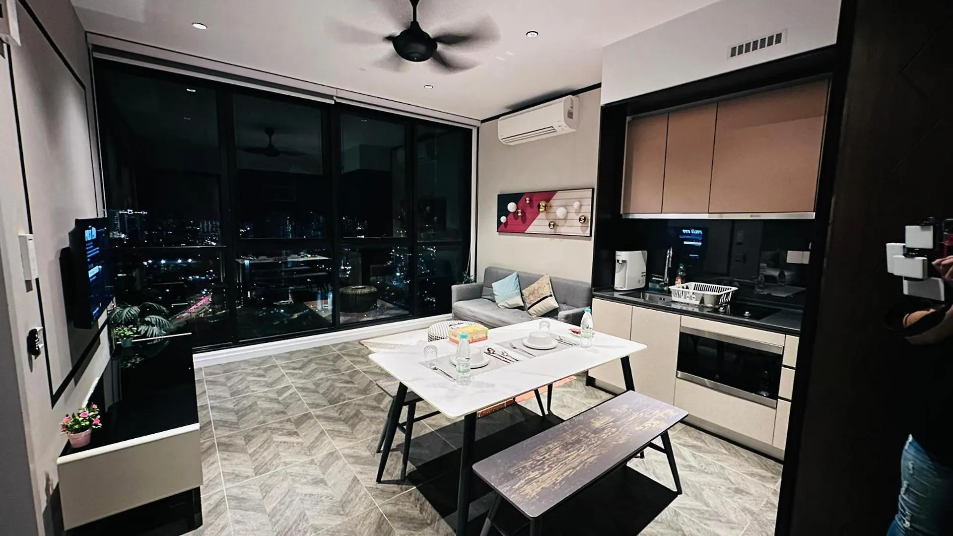 Scarletz Suites Klcc By Luxe Suites Kuala Lumpur Apartment
